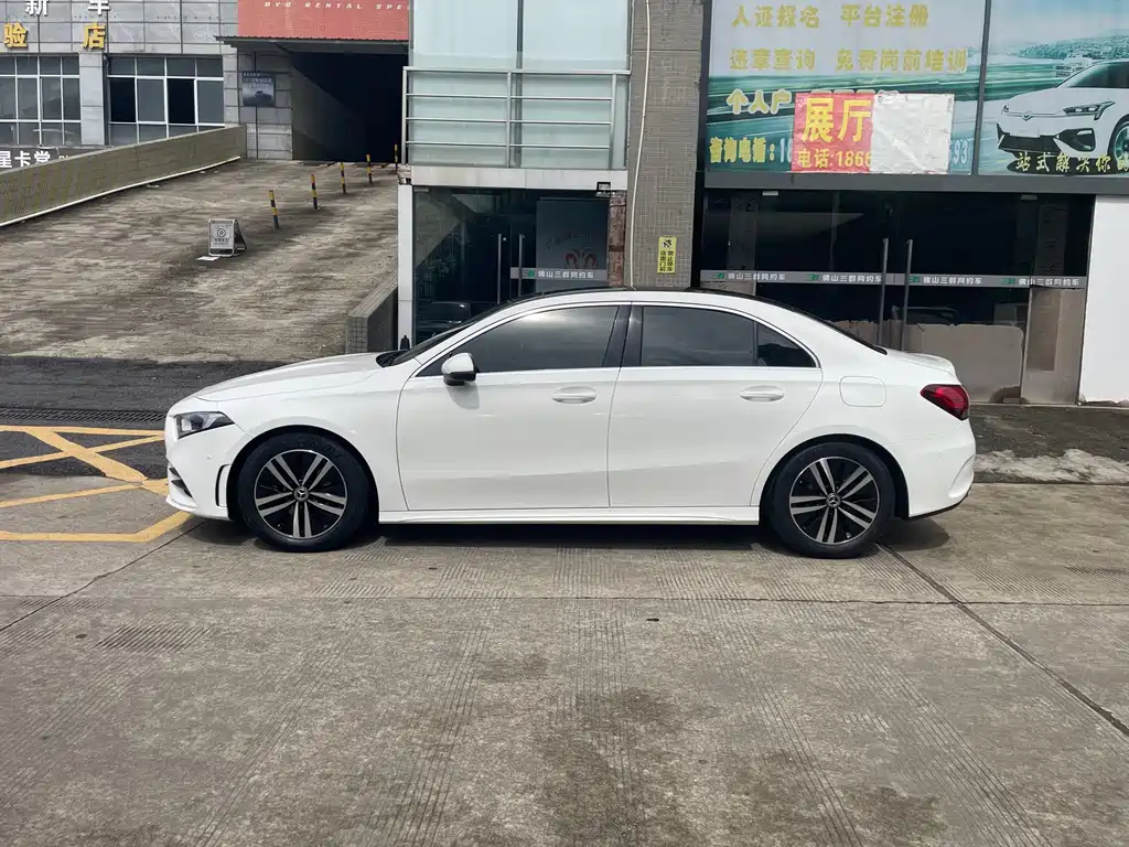 Mercedes-Benz A-Class 2019 — фото 16