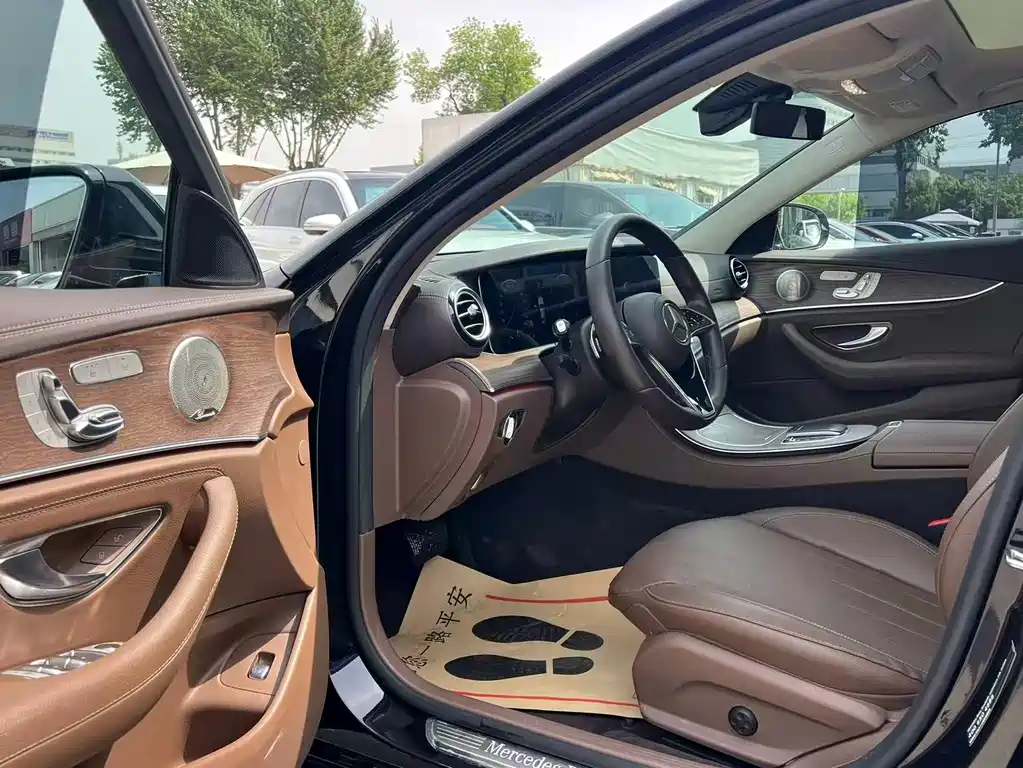 Mercedes-Benz E-Class 2022 — фото 19