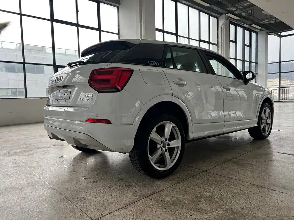 Audi Q2L 2021 — фото 4