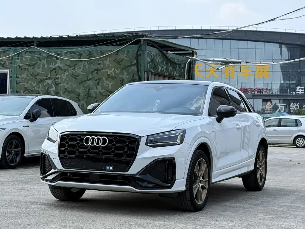 Audi Q2L 2023 — фото 1