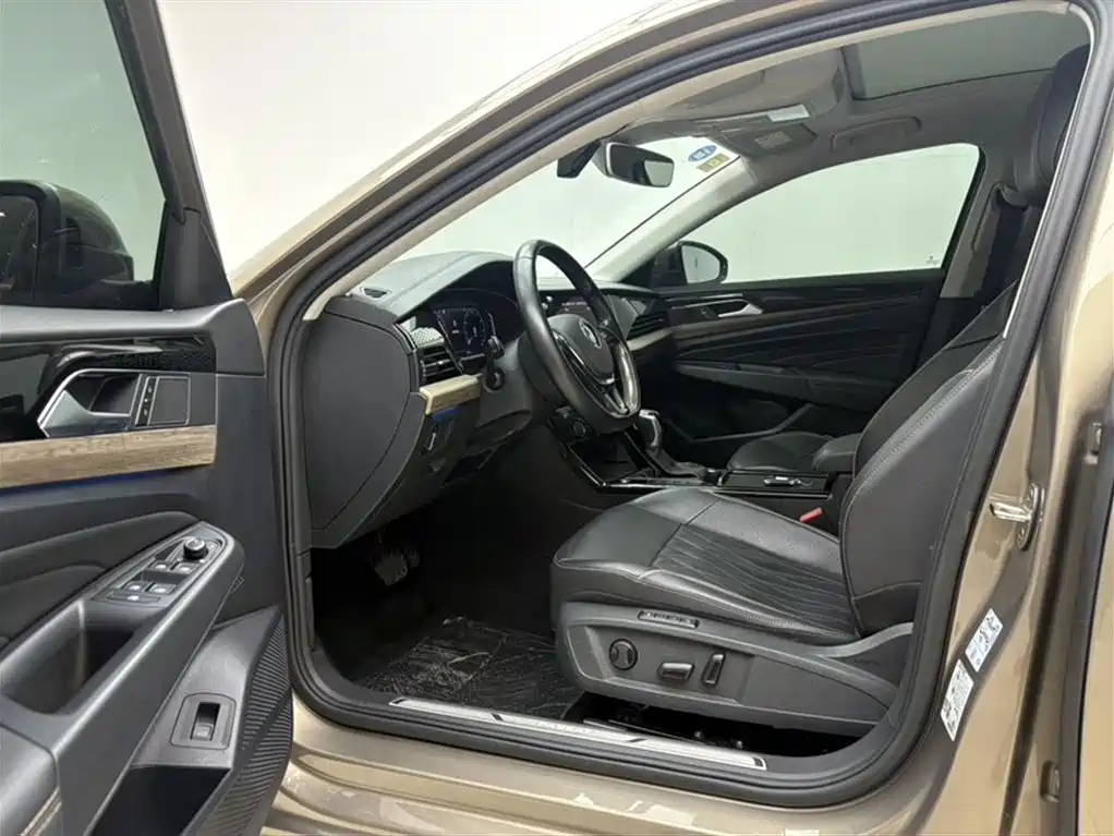 Volkswagen Passat 2019 — фото 18