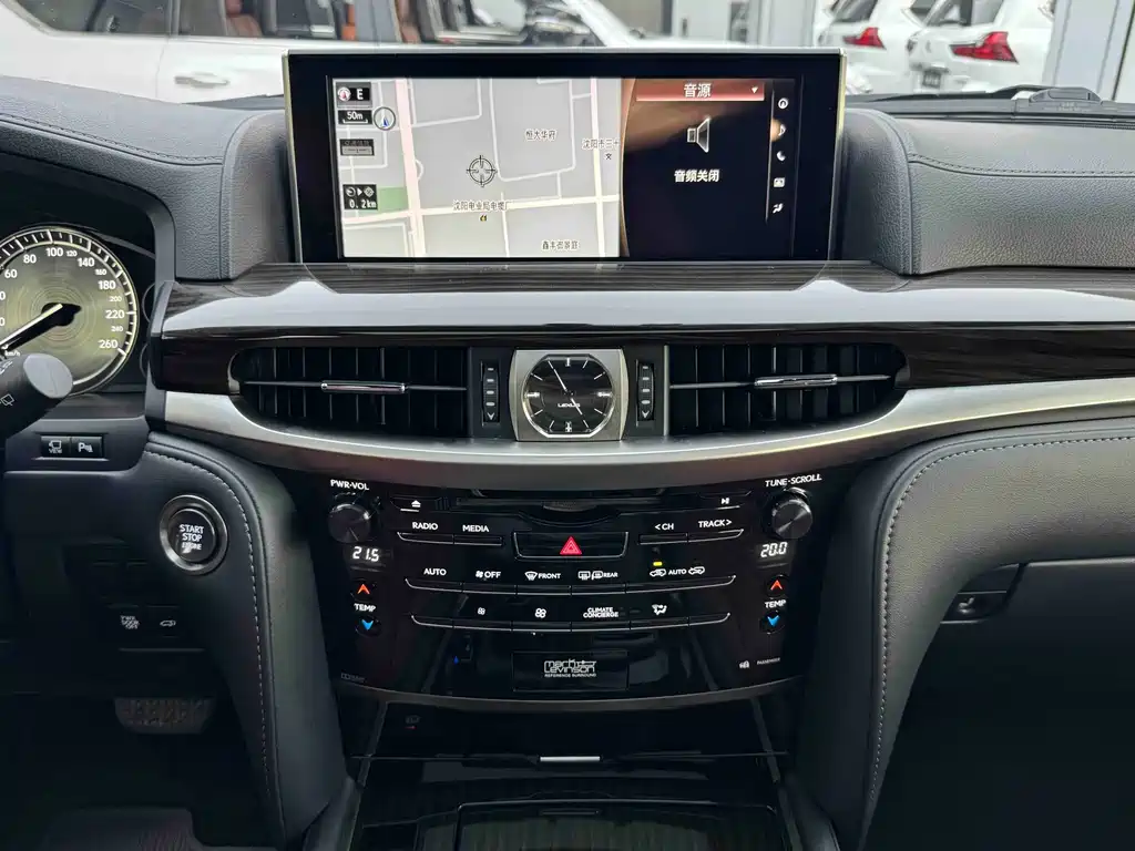 Lexus LX 2019 — фото 10