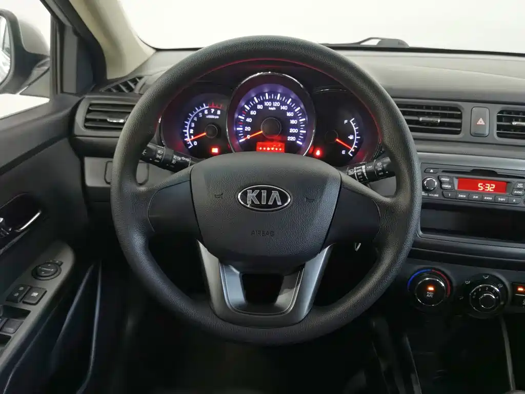 Kia K2 2013 — фото 11