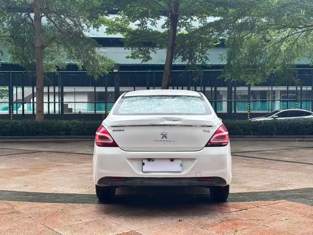 Peugeot 308 2014 — фото 10