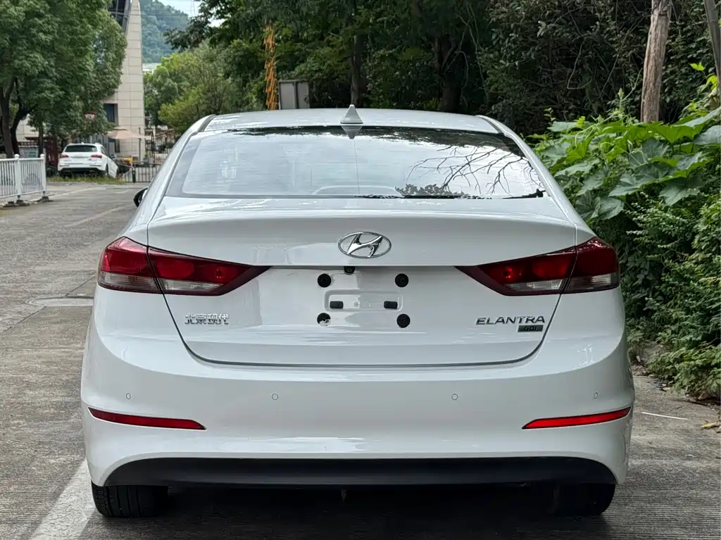 Hyundai Elantra 2016 — фото 3