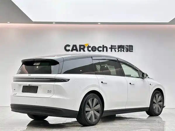 Li Auto i8 2025