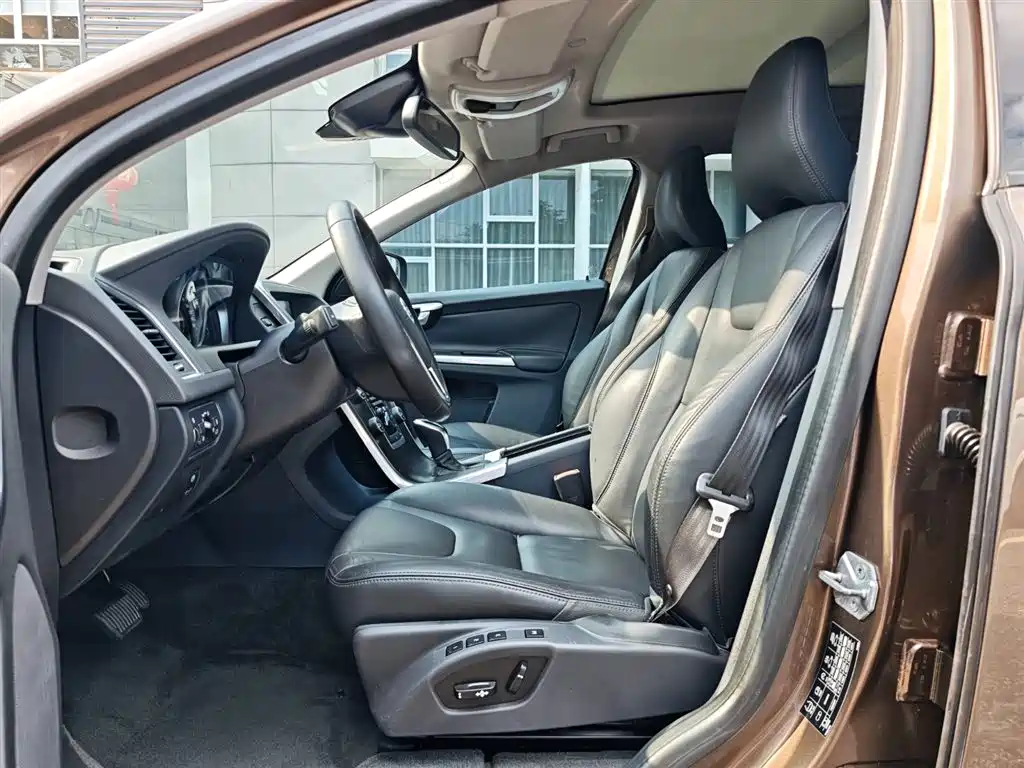 Volvo XC60 2014 — фото 11