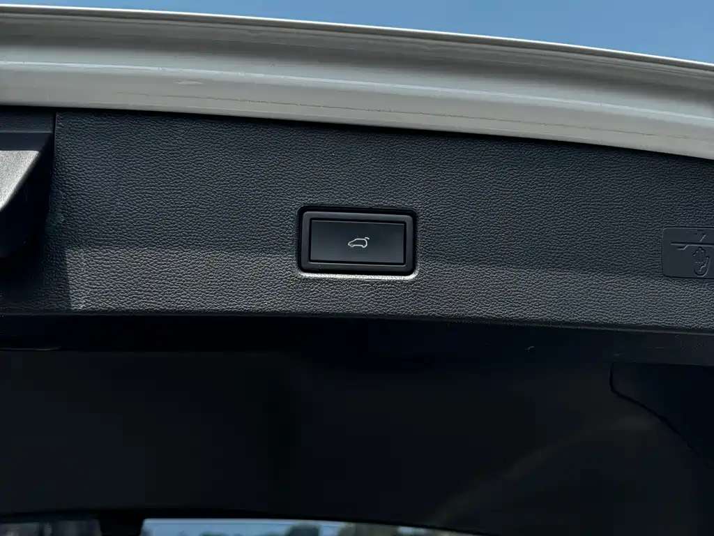 Volkswagen T-Roc 2023 — фото 22