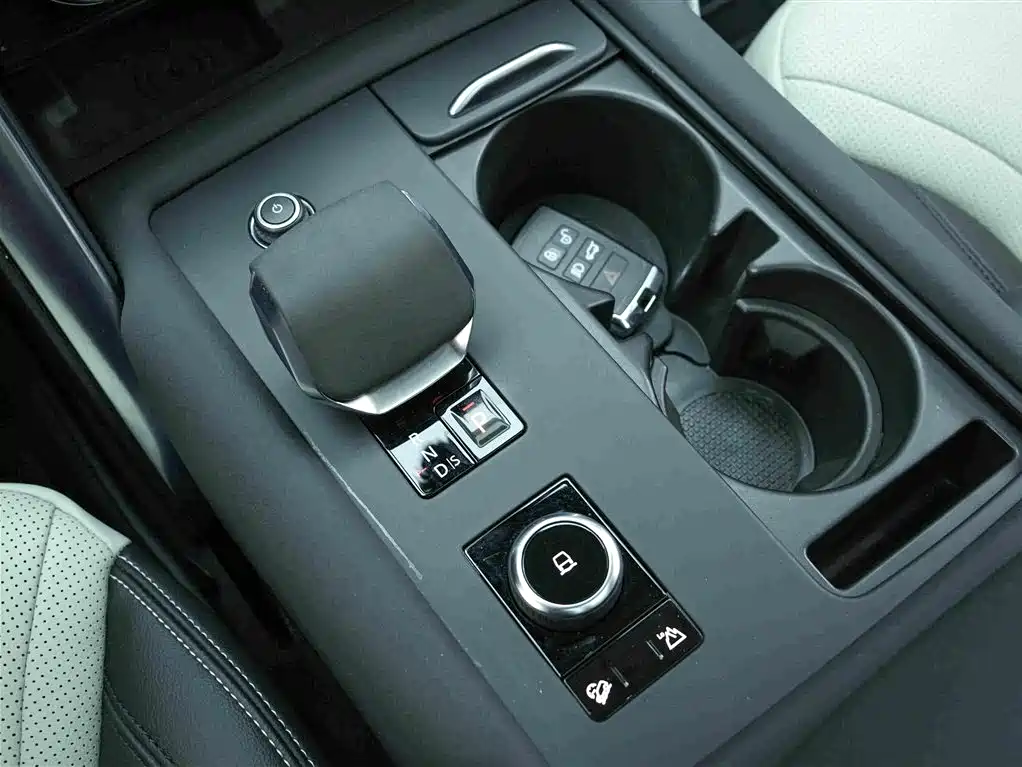 Land Rover Discovery 2021 — фото 10
