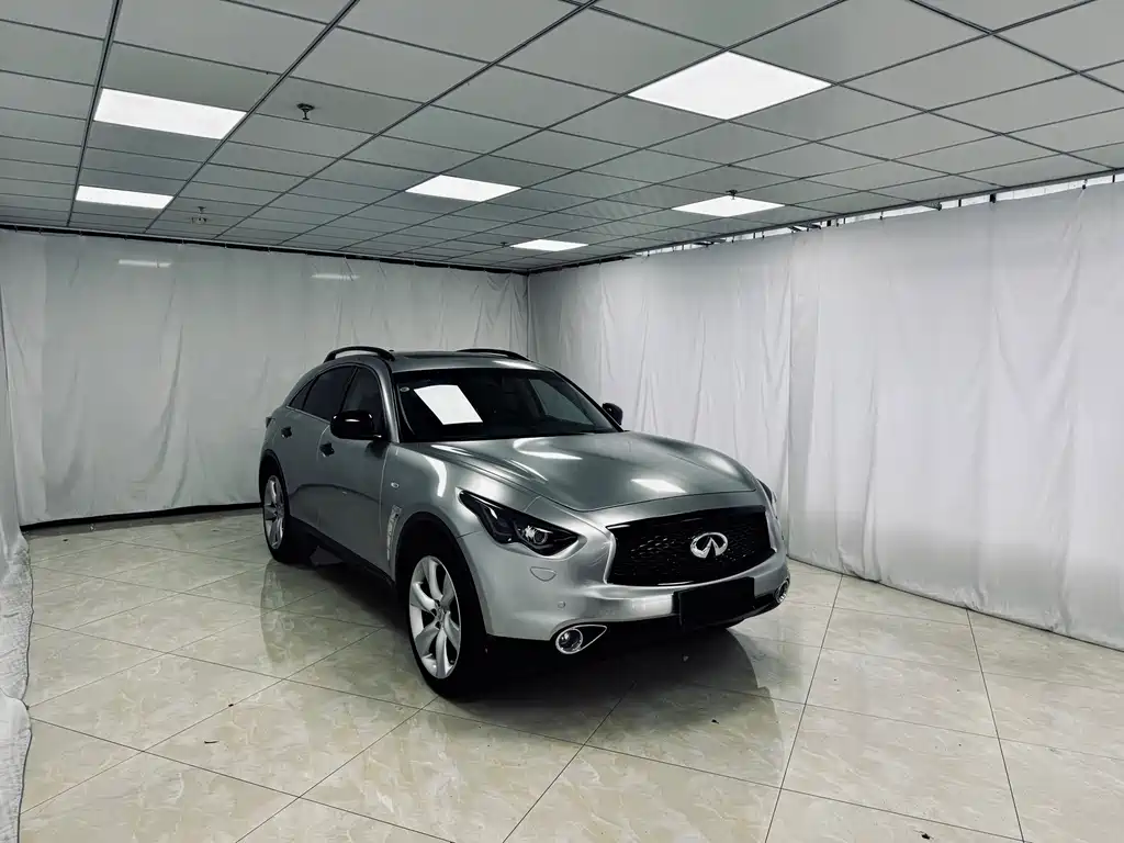 Infiniti QX70 2015 — фото 11
