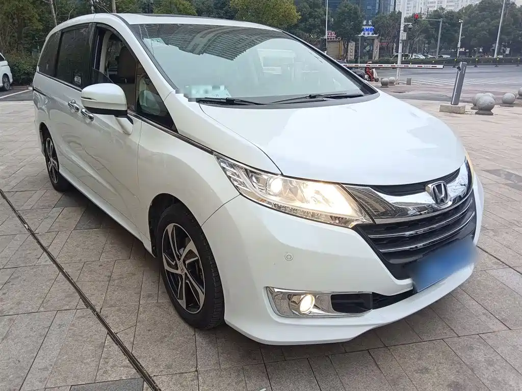 Honda Odyssey 2018 — фото 20