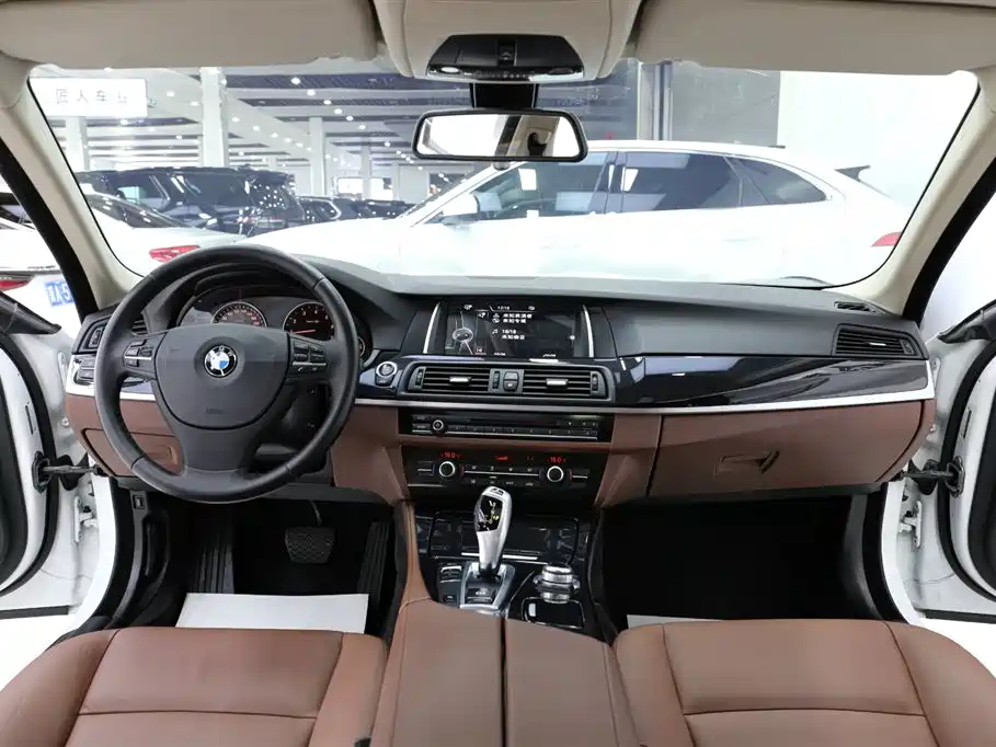 BMW 5 Series 2015 — фото 9