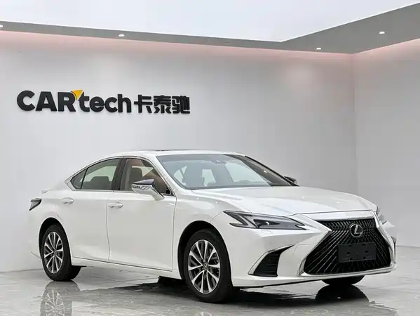 Lexus ES 2025