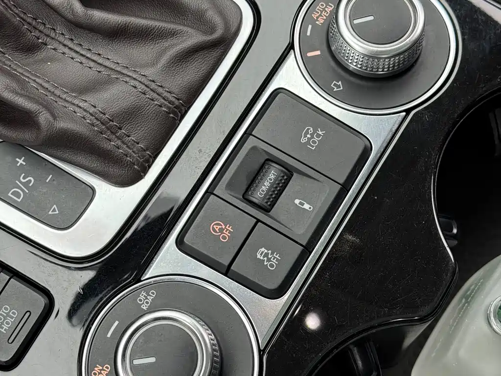 Volkswagen Touareg 2017 — фото 12