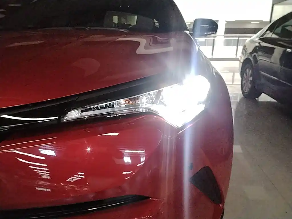 Toyota C-HR 2019 — фото 24