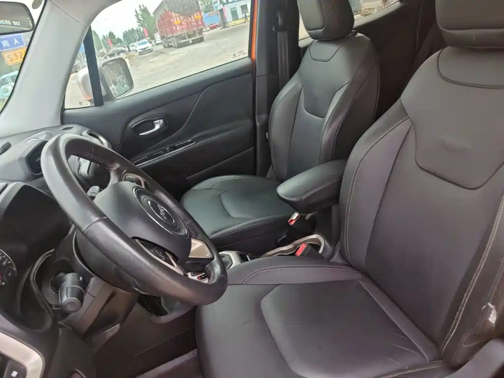Jeep Renegade 2016 — фото 15