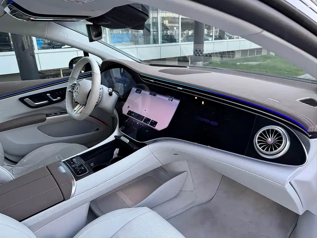 Mercedes-Benz EQS AMG 2026 — фото 21
