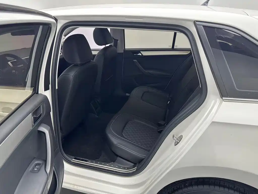 Skoda Rapid Spaceback 2018 — фото 6