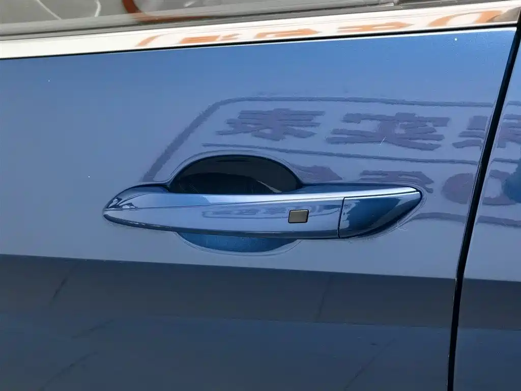 Hyundai Elantra 2023 — фото 18