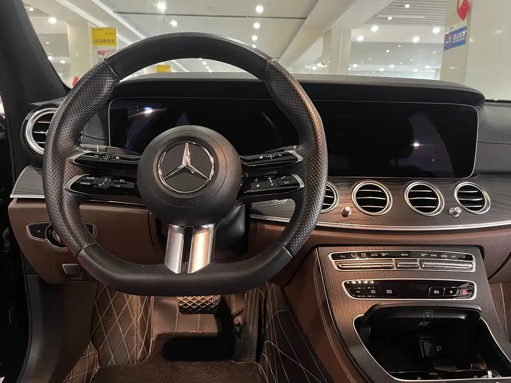Mercedes-Benz E-Class 2023 — фото 9