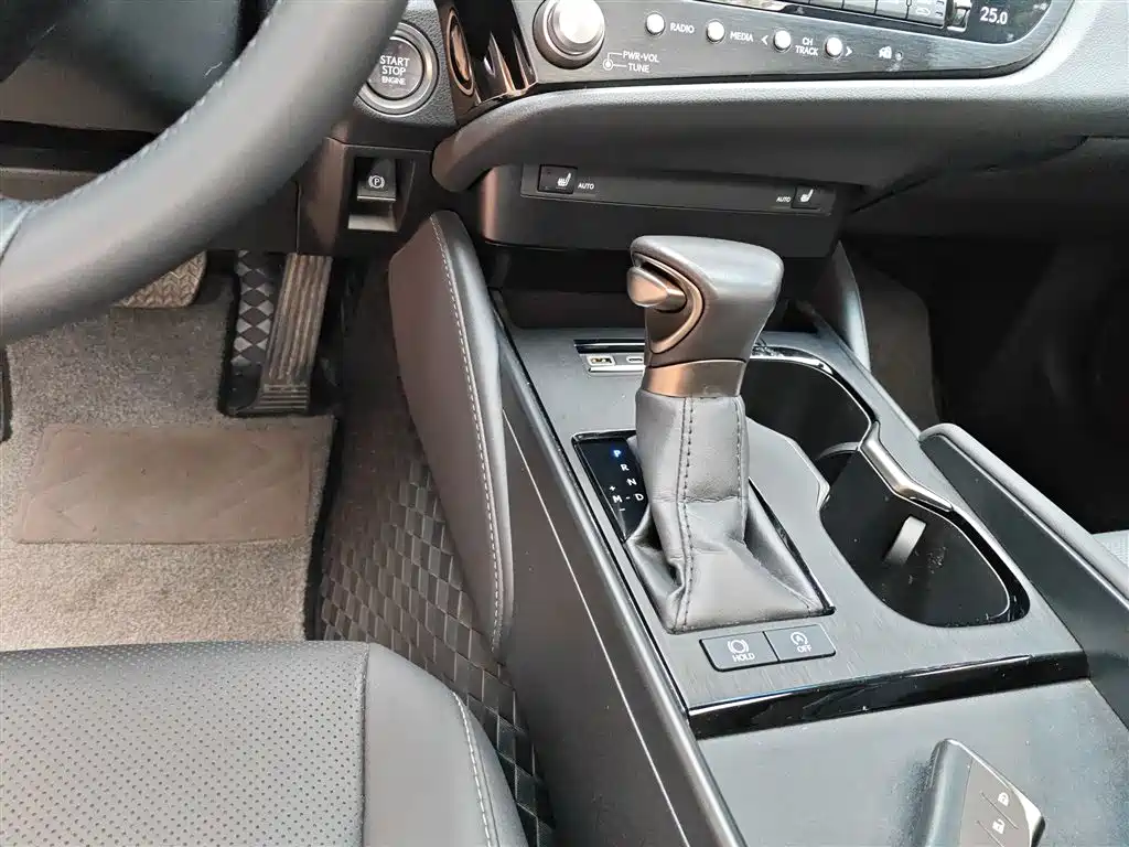 Lexus ES 2023 — фото 14