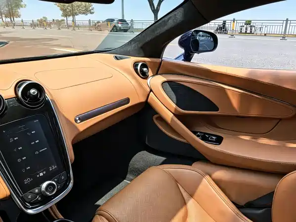 McLaren GT 2023