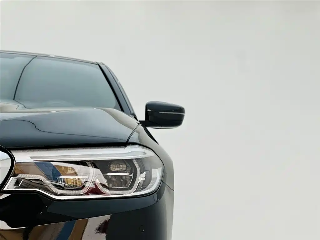BMW 5 Series 2018 — фото 10