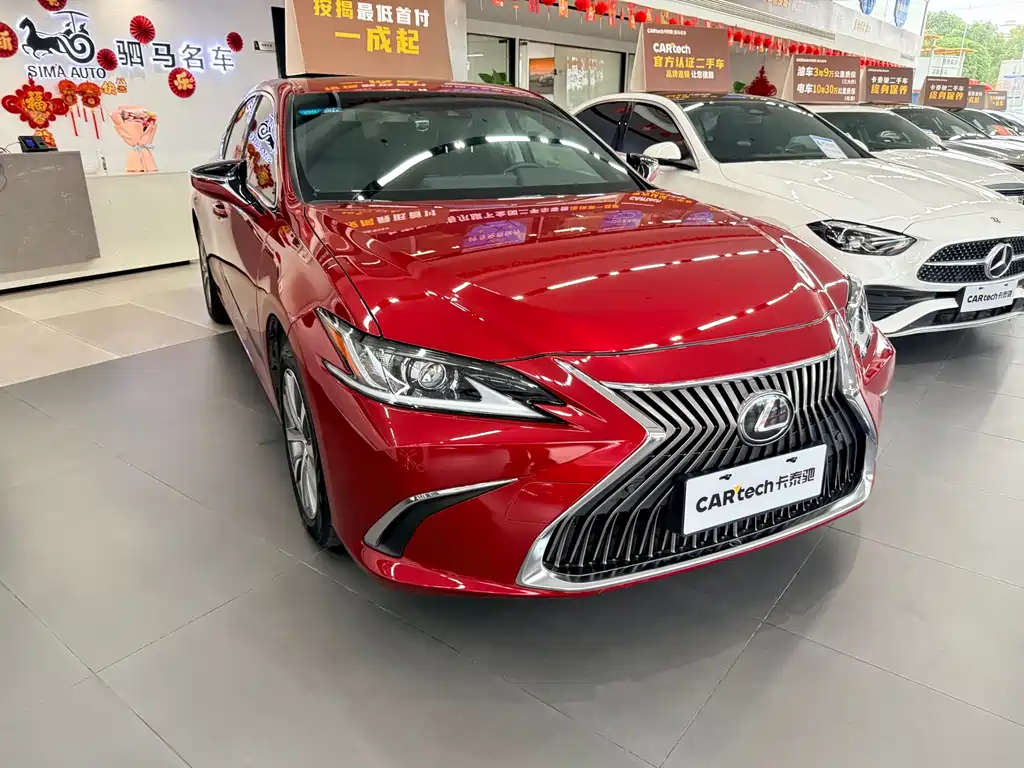 Lexus ES 2020