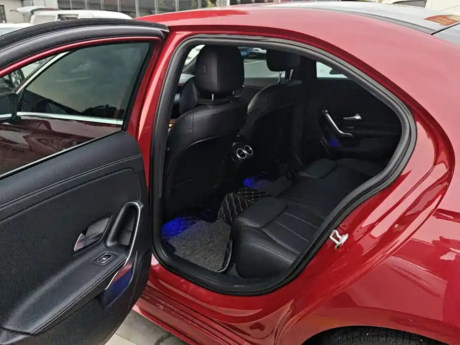 Mercedes-Benz A-Class 2022 — фото 10
