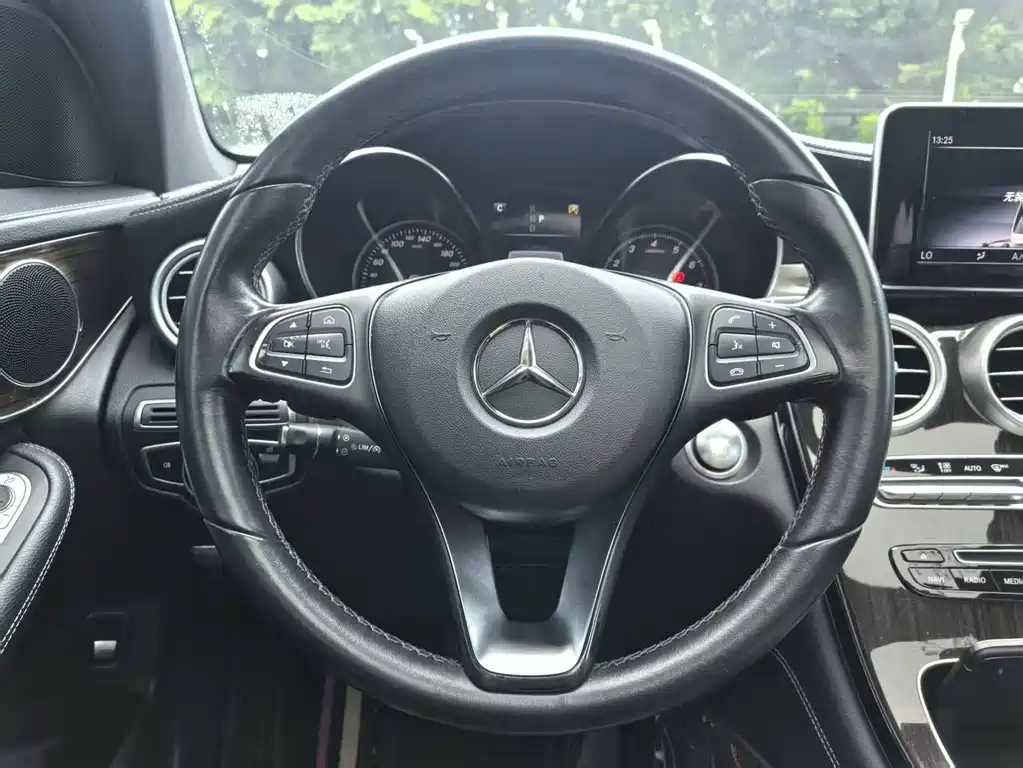 Mercedes-Benz GLC 2018 — фото 17