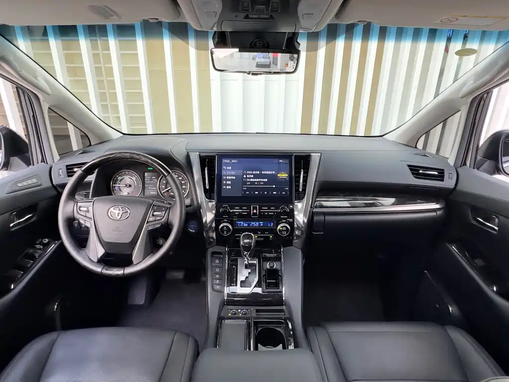 Toyota Vellfire 2022 — фото 16