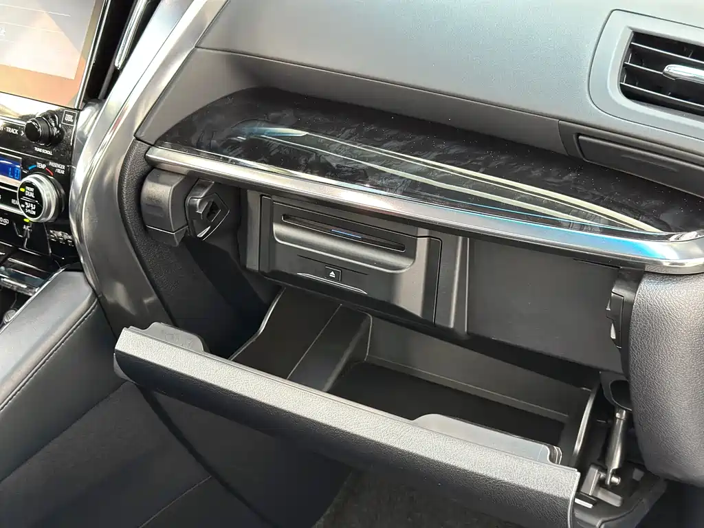Toyota Vellfire 2022 — фото 28