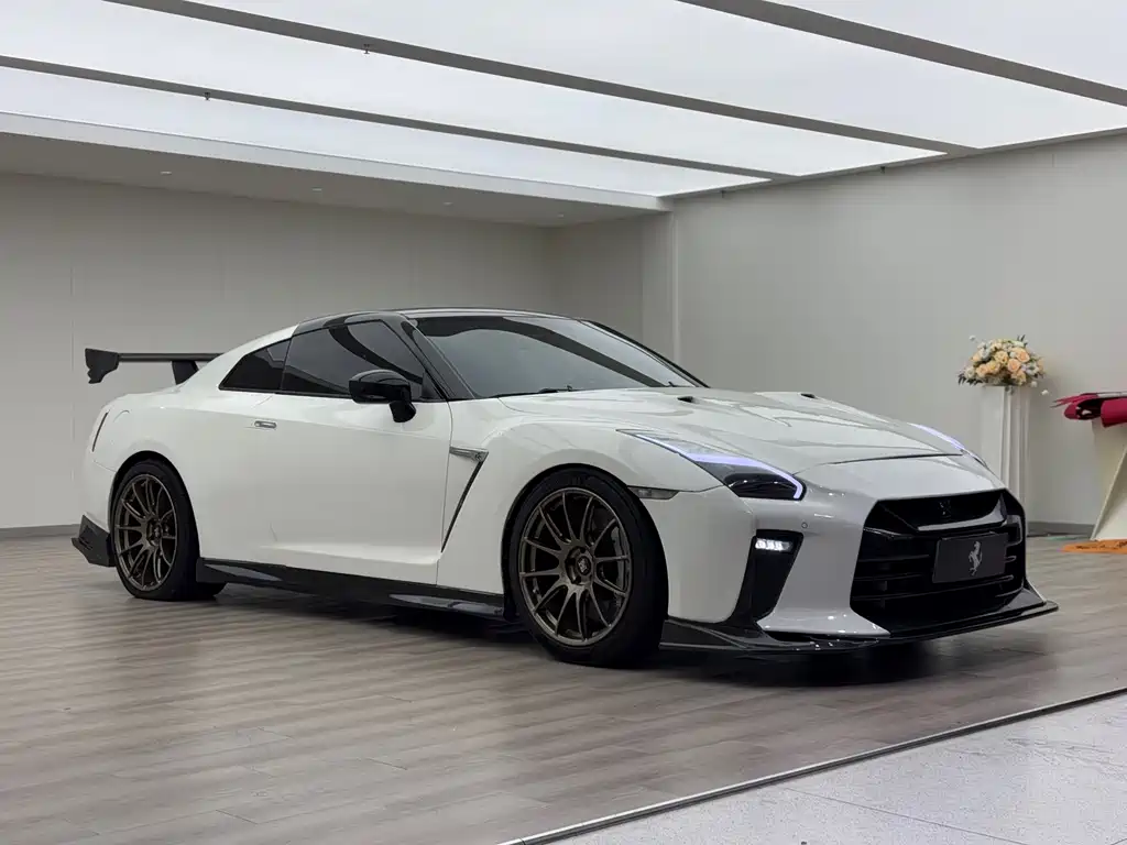 Nissan GT-R 2010 — фото 2