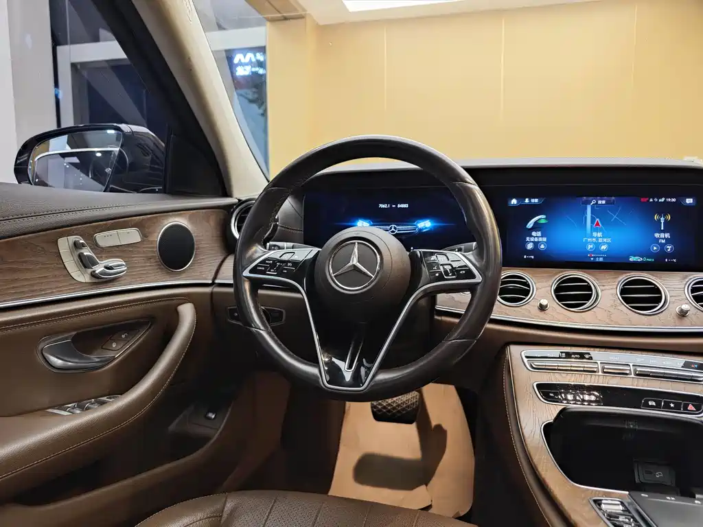 Mercedes-Benz E-Class 2021 — фото 15