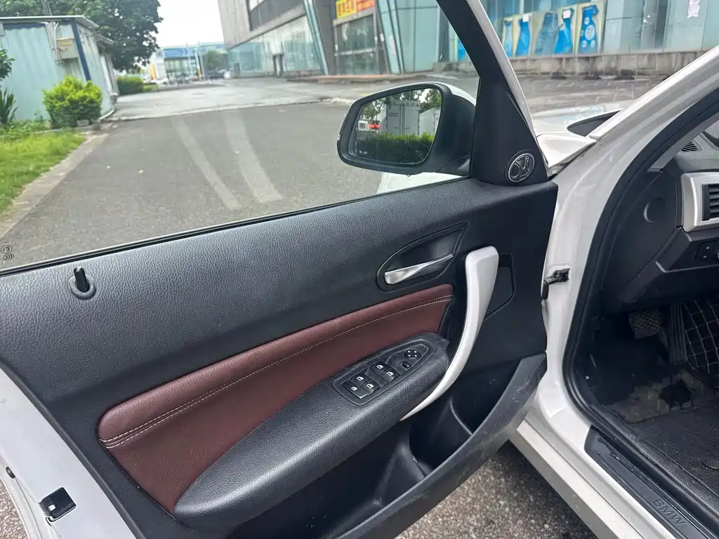 BMW 1 Series 2012 — фото 10