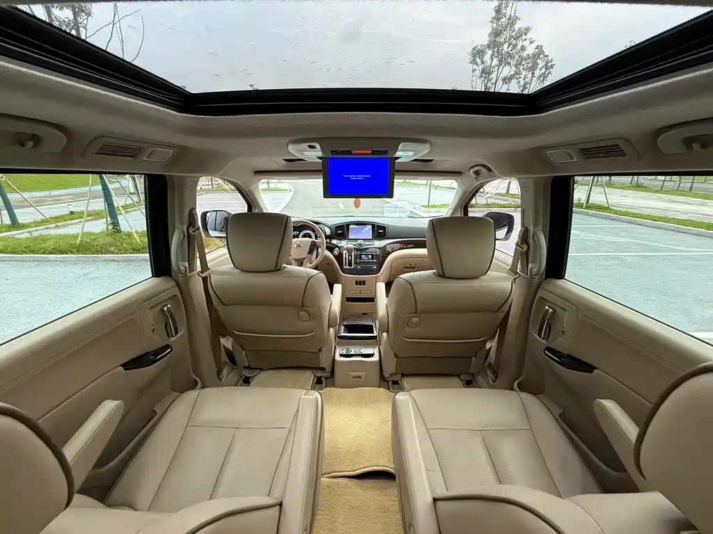 Nissan Quest 2017 — фото 10