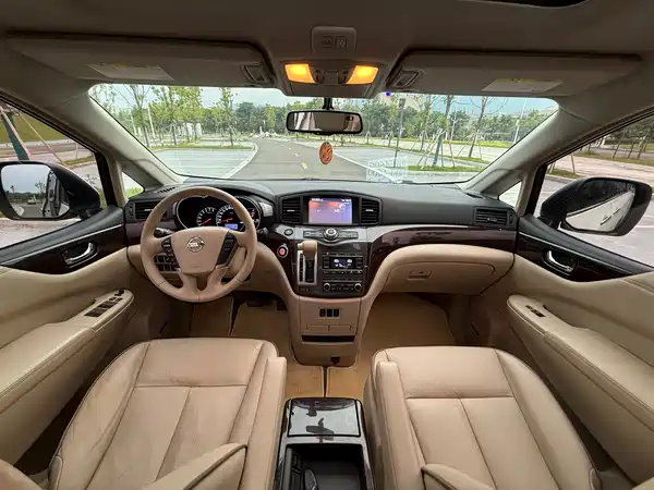 Nissan Quest 2015