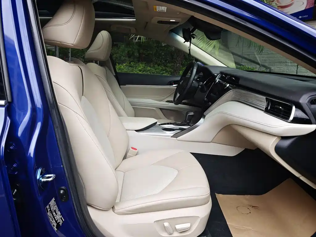 Toyota Camry 2019 — фото 18