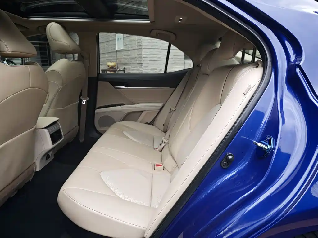 Toyota Camry 2019 — фото 12