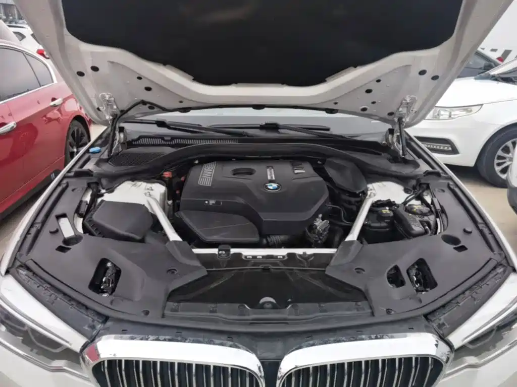 BMW 5 Series 2019 — фото 16
