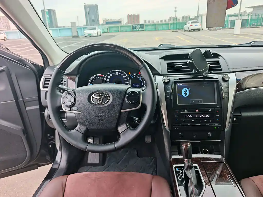 Toyota Camry 2016 — фото 12