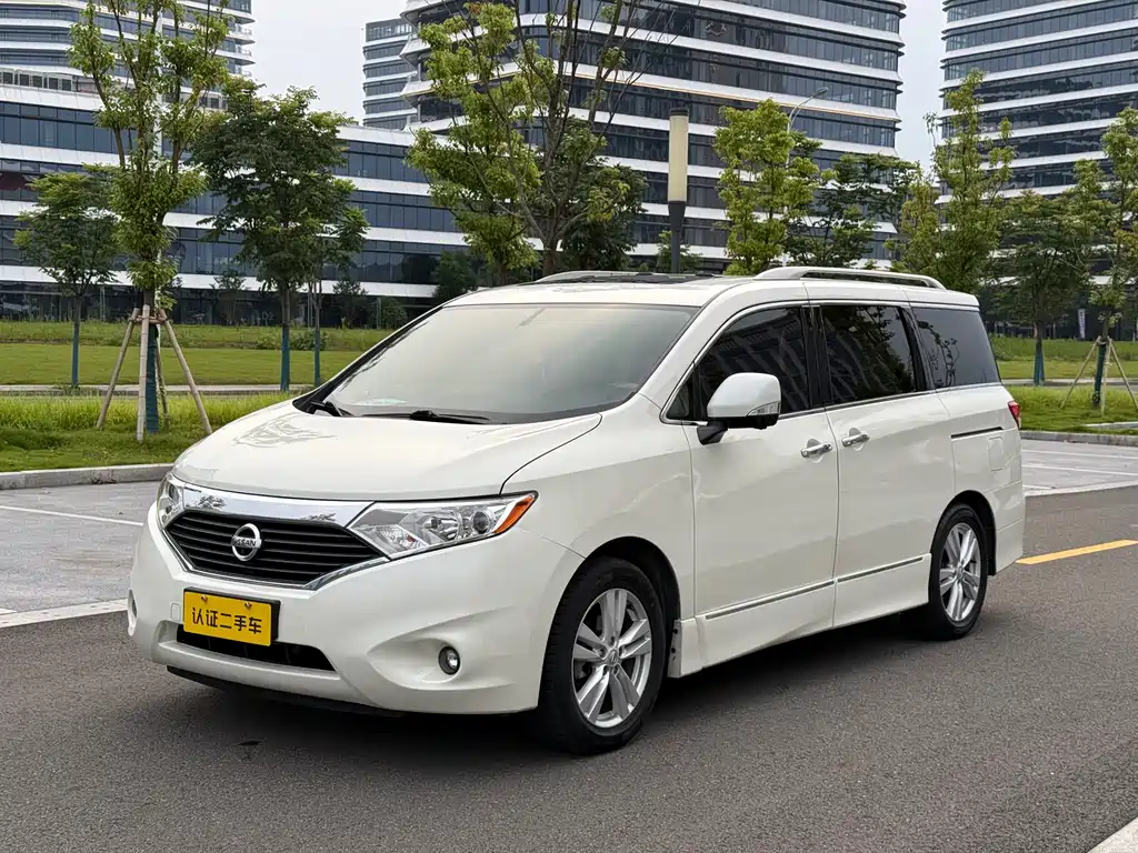 Nissan Quest 2017 — фото 3