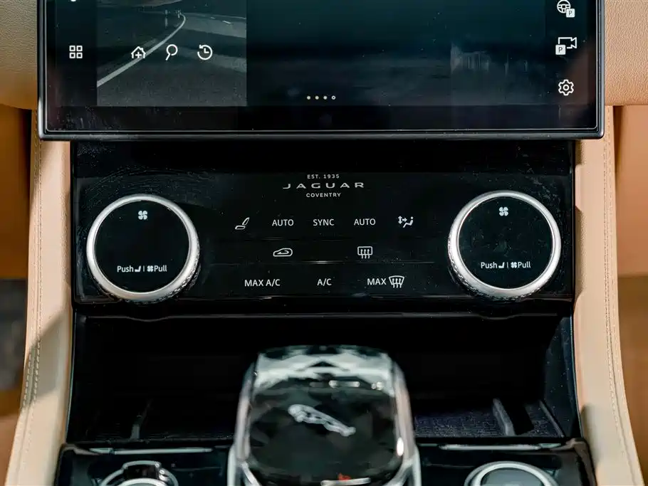 Jaguar XFL 2025 — фото 13