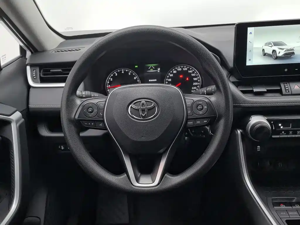 Toyota RAV4 2024 — фото 11