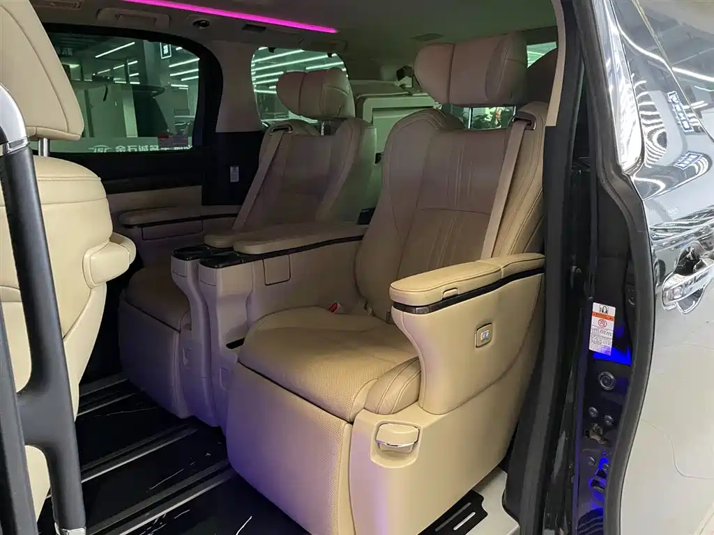 Toyota Alphard 2020 — фото 9