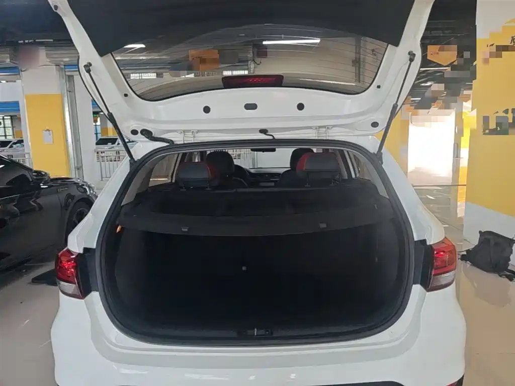 Kia KX Cross 2019 — фото 19
