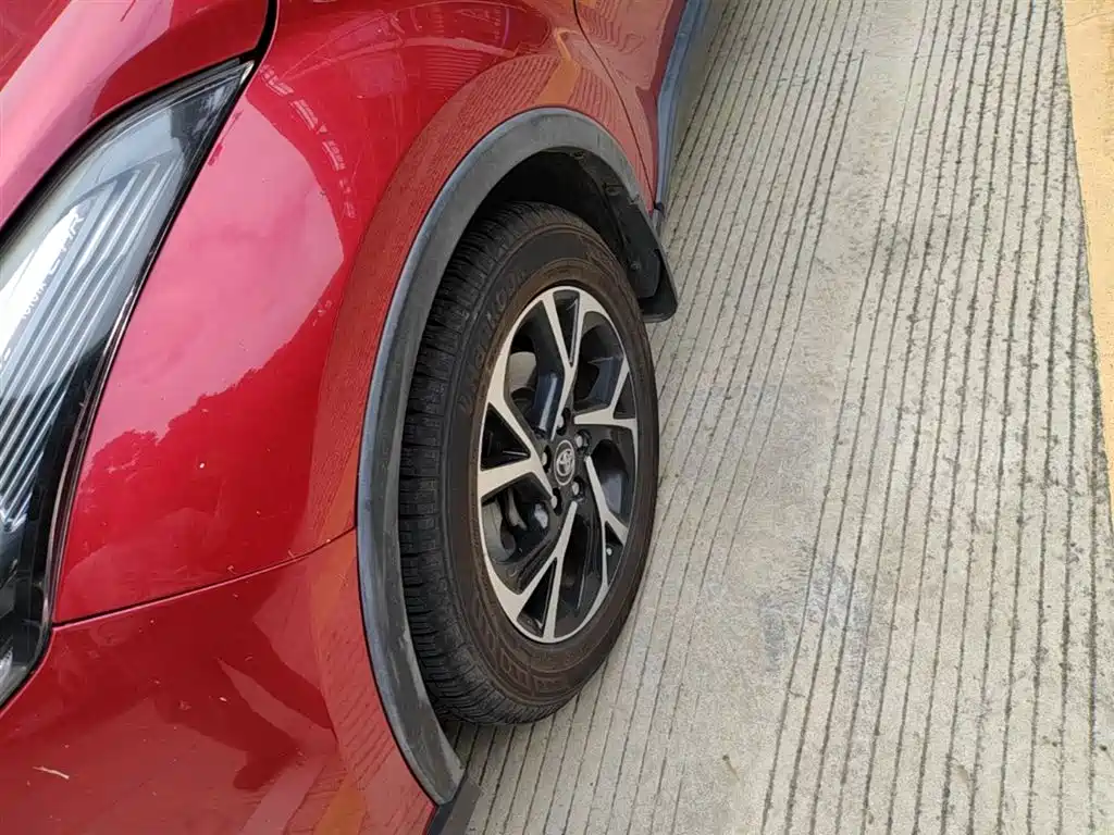 Toyota C-HR 2019 — фото 23