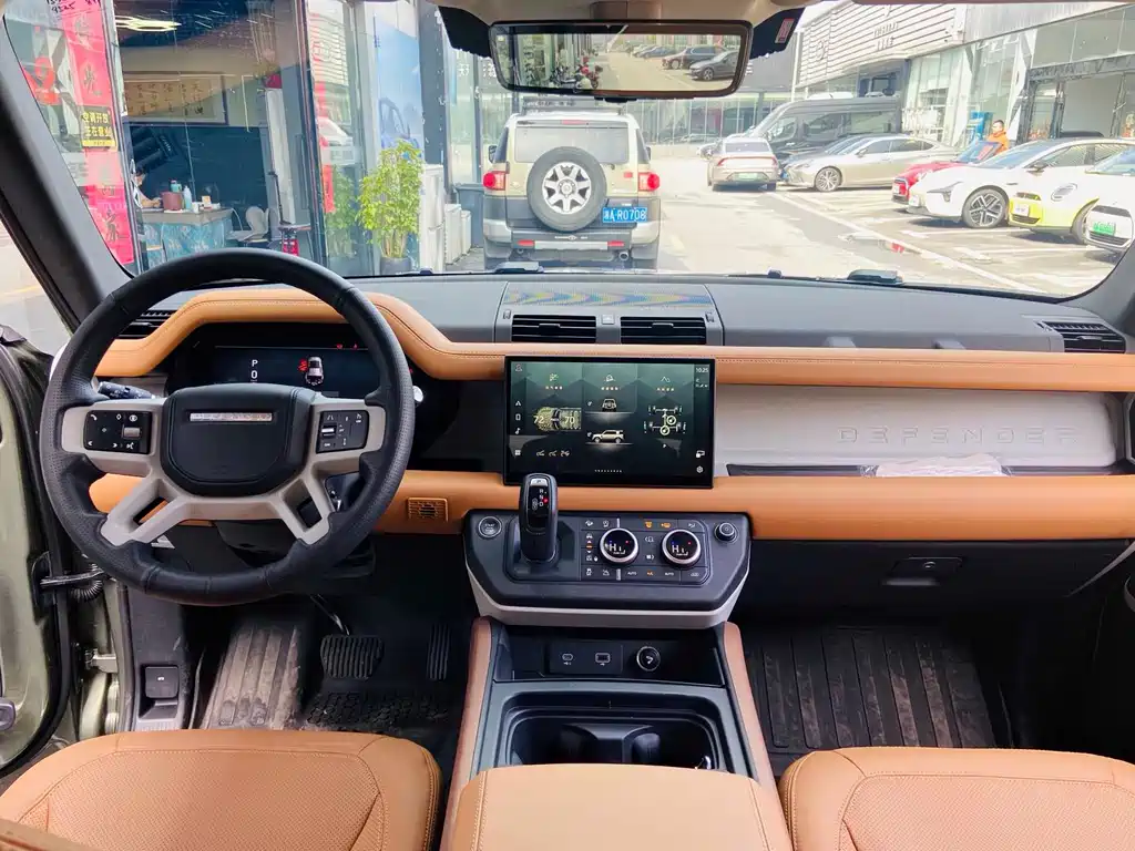Land Rover Defender 2024 — фото 13