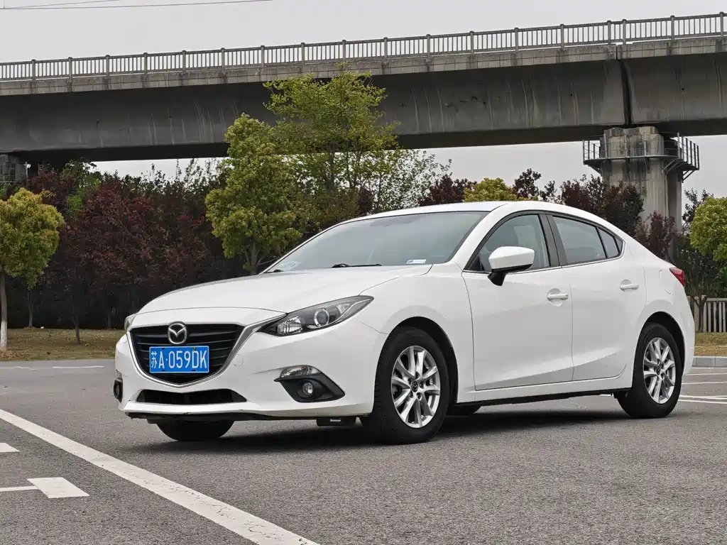 Mazda 3 Axela 2016 — фото 1