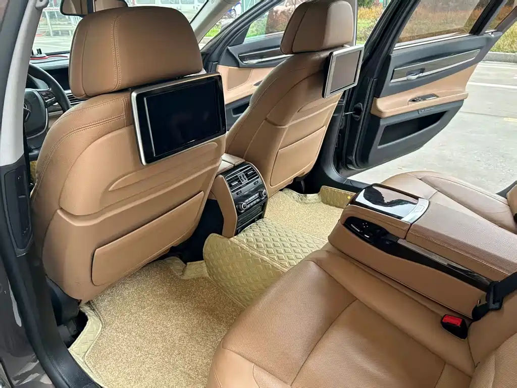 BMW 7 Series 2013 — фото 11